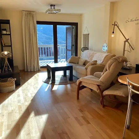 Atico Con Vistas Increibles A Pie De Pista Y Garaje Incluido Apartment *